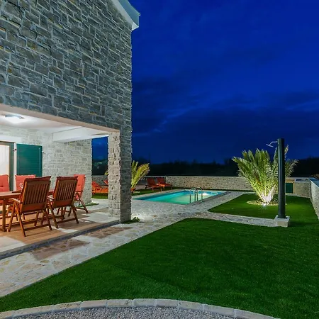 Stella Villa